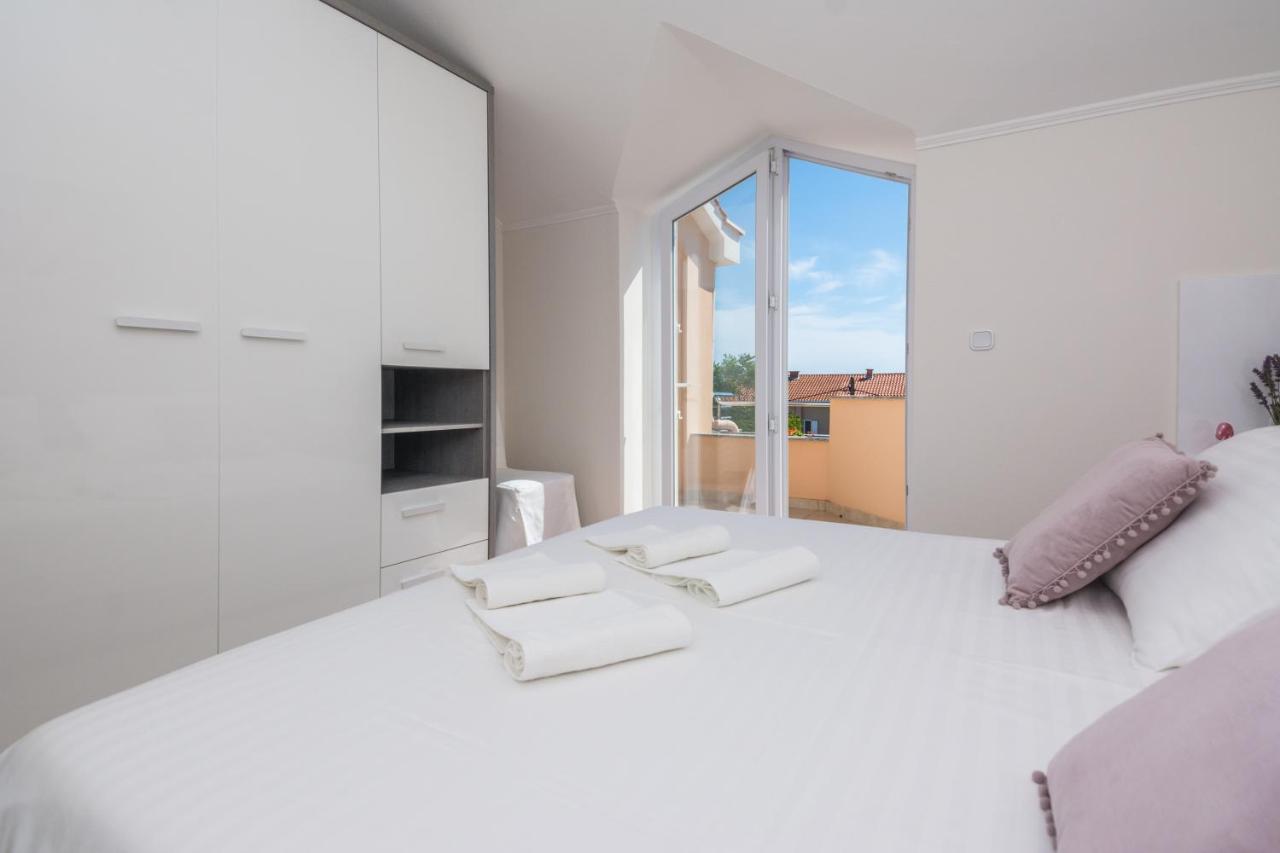 Apartments Medanic - Private Pool Привлака Екстериор снимка