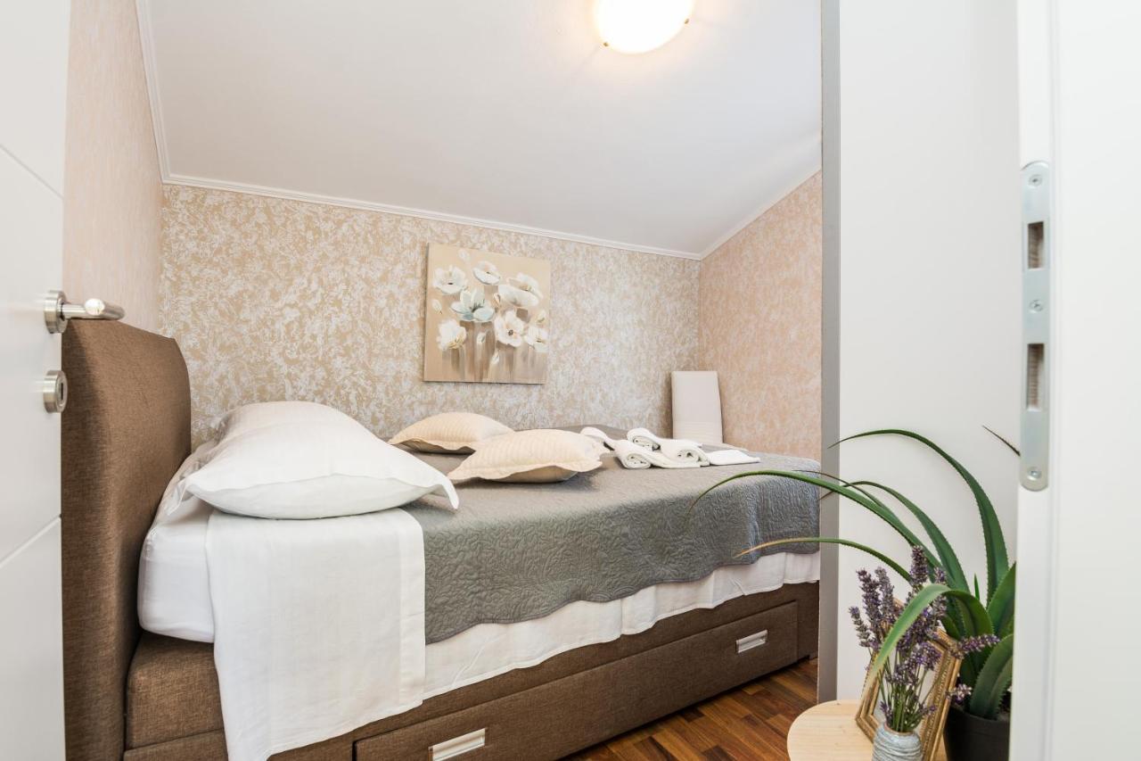 Apartments Medanic - Private Pool Привлака Екстериор снимка