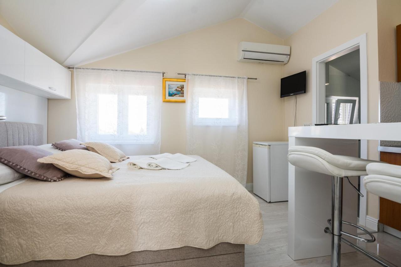 Apartments Medanic - Private Pool Привлака Екстериор снимка