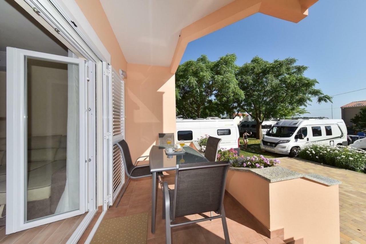 Apartments Medanic - Private Pool Привлака Екстериор снимка