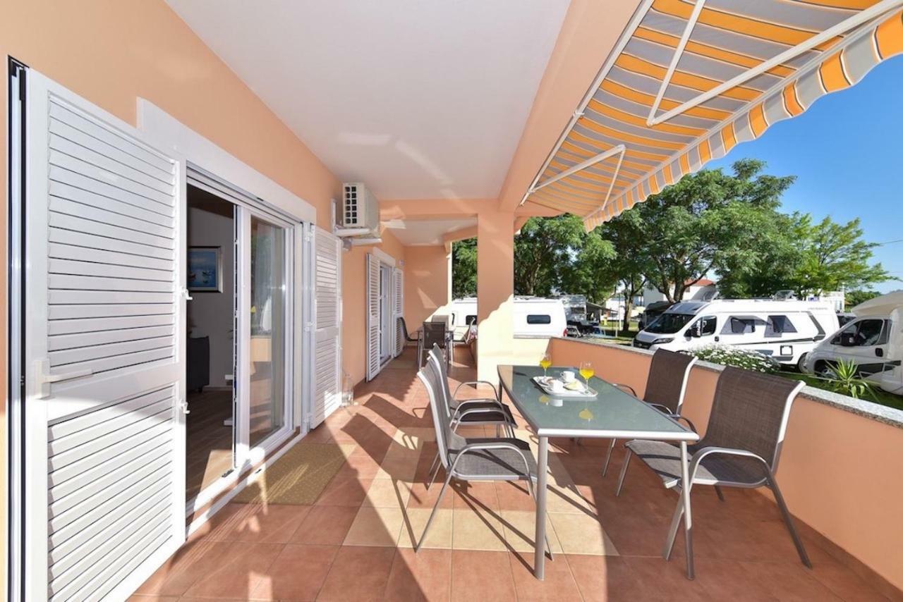 Apartments Medanic - Private Pool Привлака Екстериор снимка